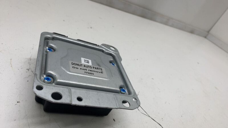 109575700C 17-23 Model 3 Safety Restraint Computer Control Module (Crash Data) 1095757-00-C