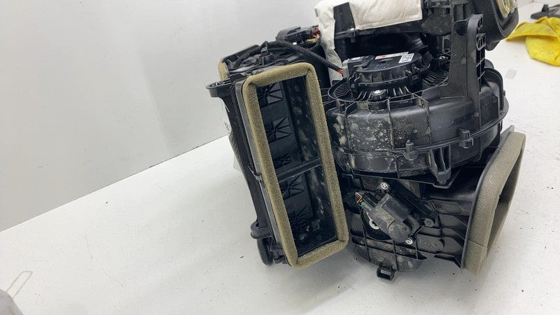 C200455738K ⭕ 2025 Rivian R1S HVAC A/C Heater Blower Housing Case Box Assembly PT00455773-G