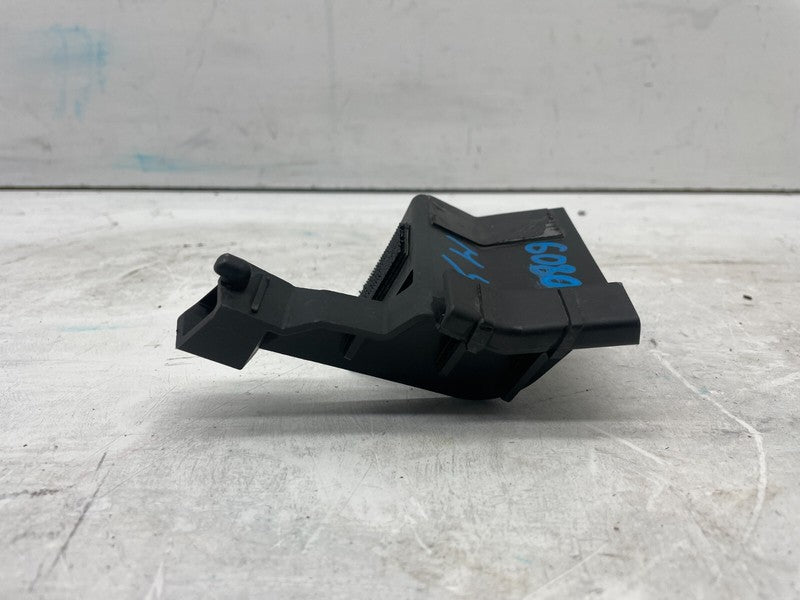 155537600B ⭕ 20-24 Model Y Driver Side Rocker Panel Bracket Clip Support Left 1555376-00-B