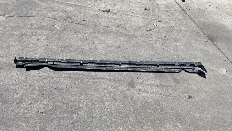 ⭕ 2020-2023 Tesla Model Y Right Skirt Rocker Molding Panel Carrier Bra