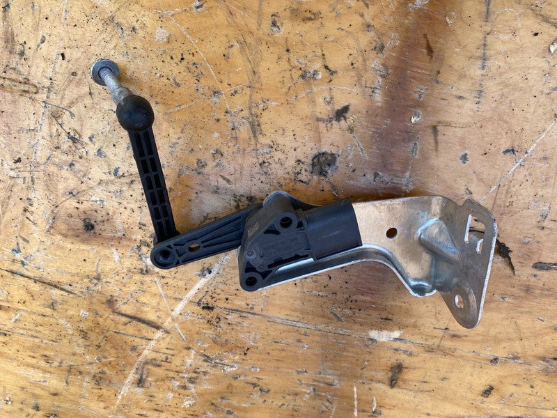 600652300B ⭕ 16-20 Tesla Model X Rear Left Air Suspension Ride Height Sensor 1027971-00-A