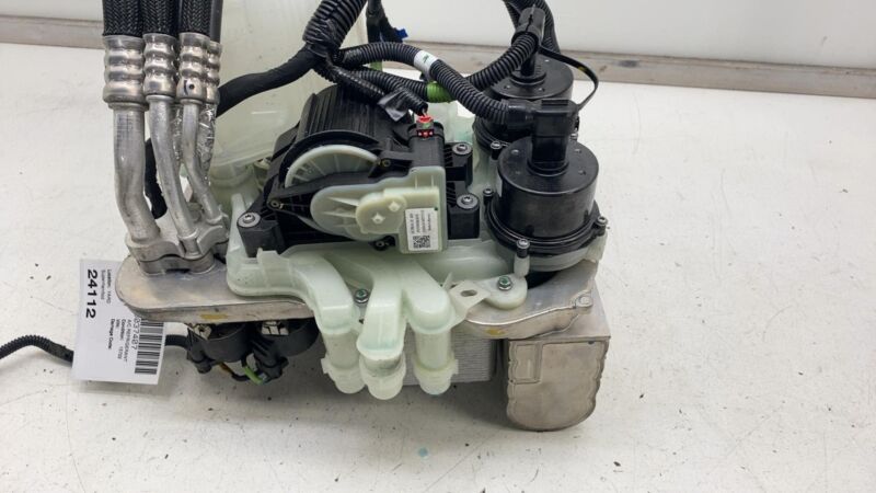 150680300F 20-23 Model Y Supermanifold Refrigerant Chiller + Coolant Reservoir 1523002-00-B