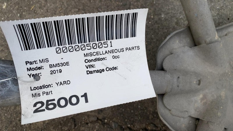 7401270 04 2018 2019 BMW 530e G30 Rear Body Torsion Bar Support Bracket Mount Bracket OEM