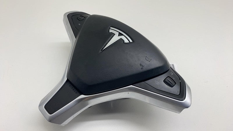 103677801B 2016-2020 Tesla Model X Steering Wheel Airbag Module w/ Retainer Plate Bracket