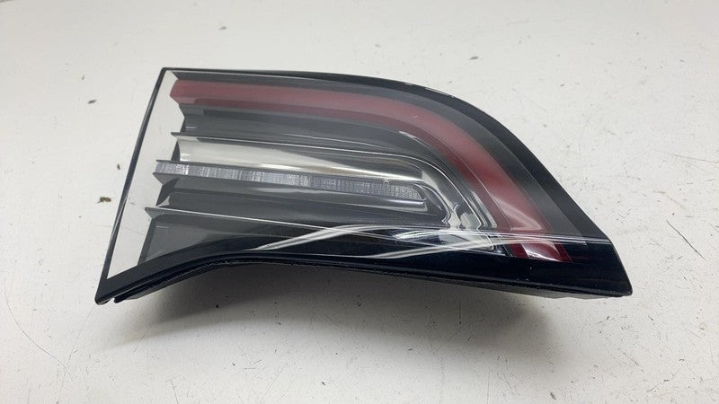 107740100E ⭕ 2017-2023 Model 3 Rear Left Inner Taillight LED Tail Lamp 3-Pin 1077401-00-E