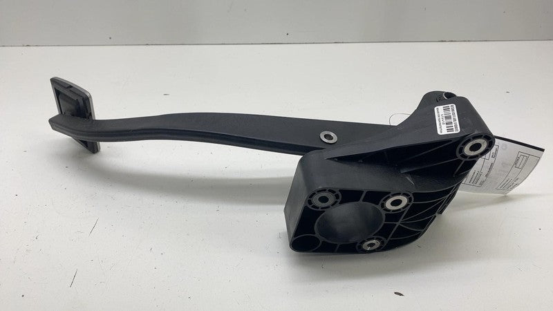 ⭕ 2024 Tesla Cybertruck Passenger Brake Foot Pedal Bracket Right RH 12