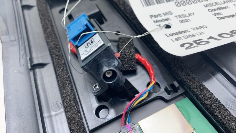 149424000A ⭕ 20-23 Model Y Left Exterior B-Pillar Applique Trim w/ Camera LH 1506885-90-F