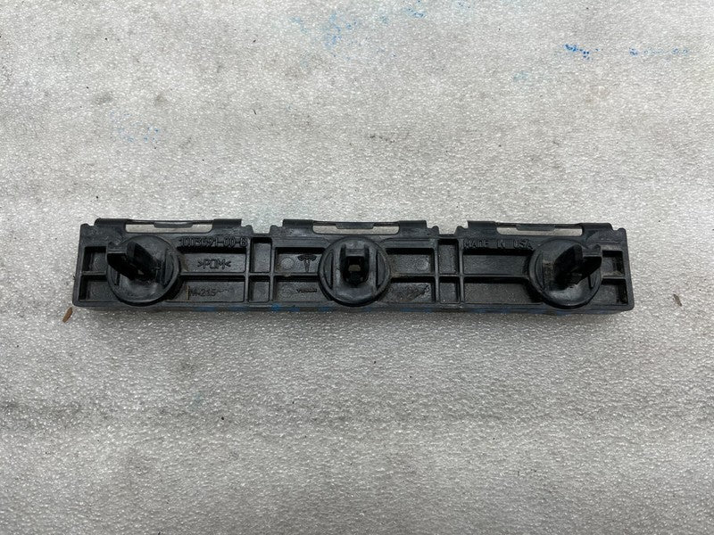 1003691 00 B ⭕ 12-20 Model S Rear Driver Side Rocker Panel Molding Bracket Left 1003691-00-B