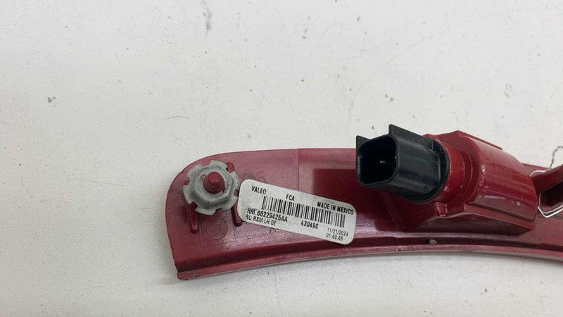⭕ 2017-2025 Chrysler Pacifica Rear Left Marker Light Lamp Reflector 68