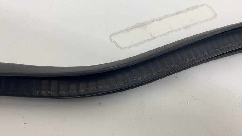 ⭕20-24 Tesla Model Y Front Right Door Body Weatherstrip Rubber Seal 14