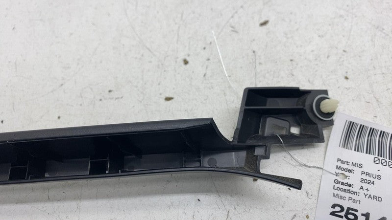 ⭕ 2023-2025 Toyota Prius Front Right Door Window Frame Trim Cover  676