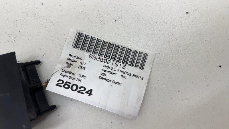 PT00041812 ⭕ 2022-2024 Rivian R1T Rear Right Tailgate Corner Molding Trim Cover PT00041612