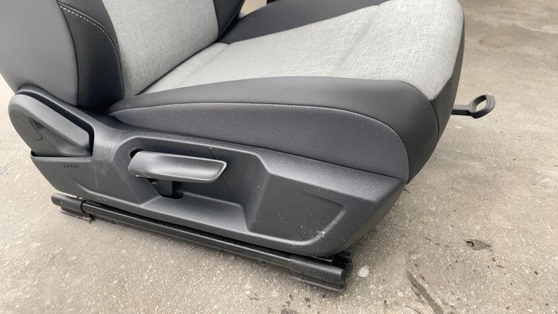 Front Seat VOLKSWAGEN ID4 25