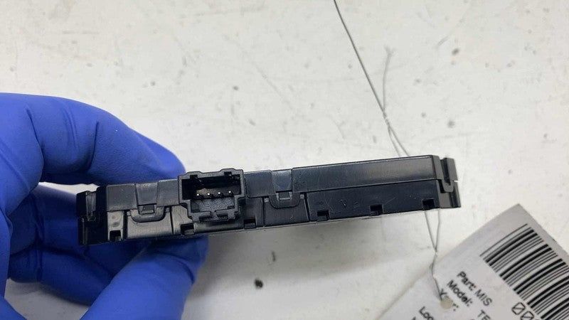 ⭕ 17-23 Tesla Model 3 Rear Generic USB/AUX Control Unit Hub Module 110