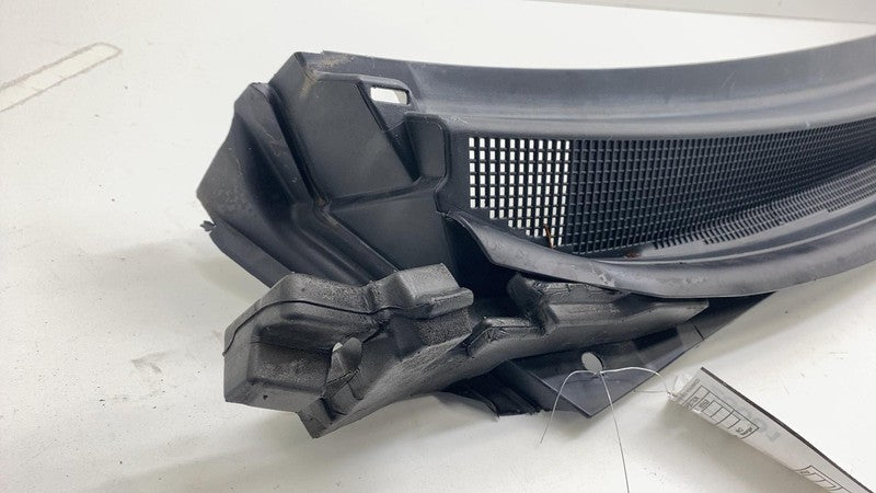 ⭕ 2017-2024 Chrysler Pacifica Front Windshield Cowl Grille Panel Trim 