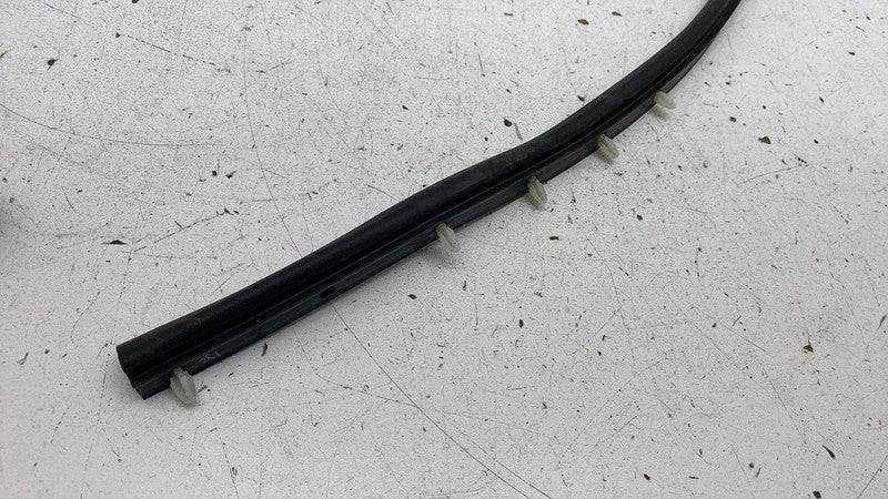 670032863 ⭕17-20 Maserati Levante Front Left Door Lower Weatherstrip Rubber Seal 670032863