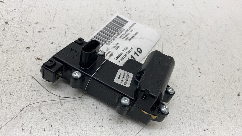 104535300B ⭕ 21-23 Tesla Model X Front Left Door Pop Actuator Control Module 1045353-00-B