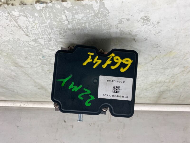 1044745-00-B 2017-2023 Tesla Model 3 M3 Anti-Lock Brake System ABS Pump Module Unit Assembly