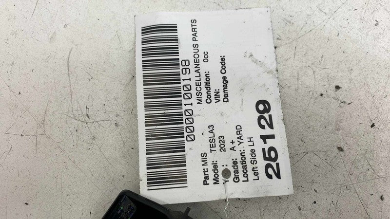 ⭕ 17-23 Tesla Model 3 Rear Left Taillight Tail Lamp Mount Bracket 1083