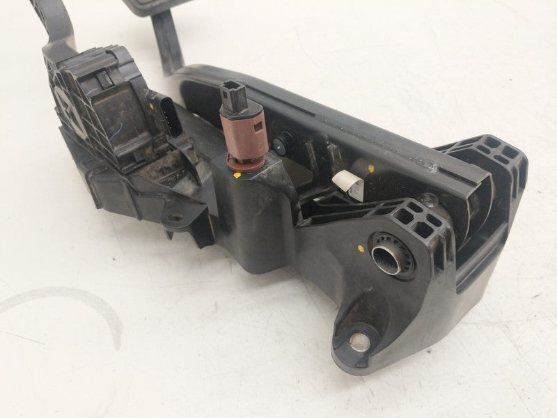 ⭕ 2020-2024 Tesla Model Y Accelerator and Brake Pedal Pad Assembly 118