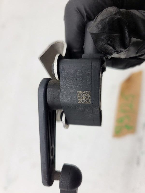 102794600A ⭕2012-2020 Model S X Front Right Air Suspension Height Level Sensor 1027946-00-A