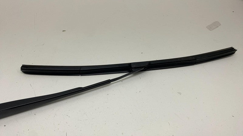 ⭕ 2022-2024 Rivian R1T R1S Front Driver Side Windshield Wiper Arm & Blade Left