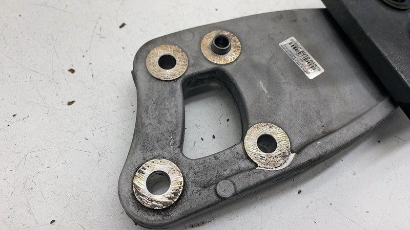 ⭕ 2018-2024 Lincoln Navigator Rear Axle Differential Mount Bracket HL1