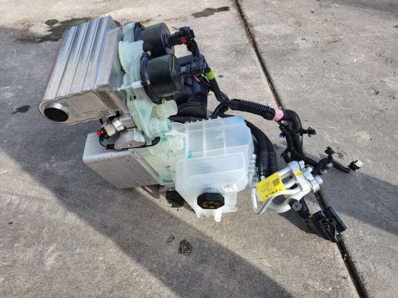 1549902 00 C 20-23 Model 3 Supermanifold Refrigerant Chiller & Coolant Reservoir 1547595-98-E