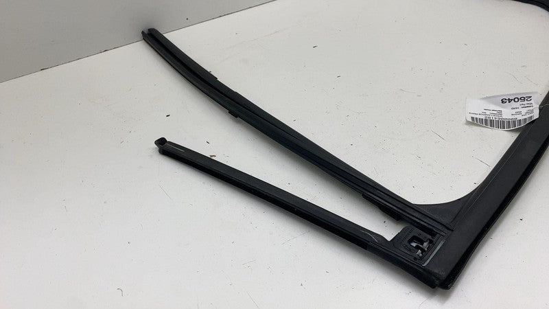 LJ8B-R25824-AE ⭕ 21-24 Ford Mustang Mach-E Rear Right Door Window Rubber Seal RH LJ8B-R25824-AE