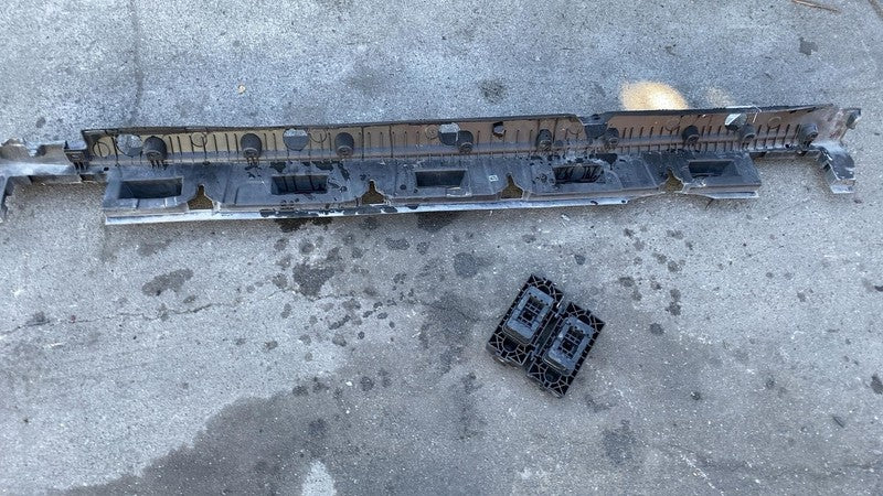 A1666900210 2012-2019 Mercedes-Benz GLE350 Right Running Board Step Mount Support Bracket RH