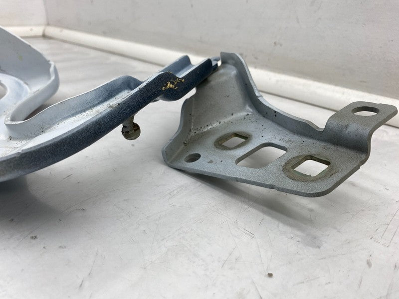 1496268 00 C 2020-2023 Tesla Model Y Front Passenger Side Hood Bonnet Hinge Right RH Assembly