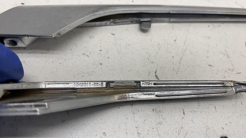 104960900E ⭕16-20 Model X Front Left Fog Light Eyelet Chrome Trim 1049609-00-E/1049611-00-E