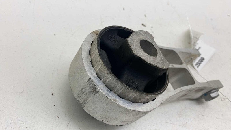 ⭕ 20-25 Chrysler Pacifica Engine Frame Mount Support Isolator Bracket 