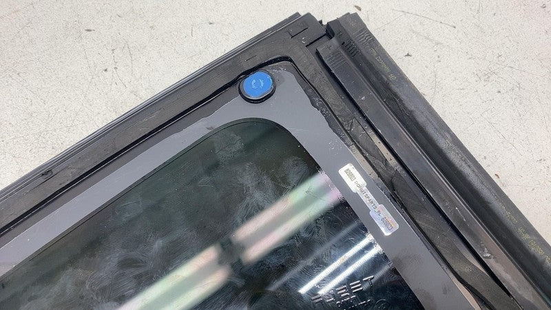 E4 43R-011570 ⭕2024 2025 Model 3 Rear Driver Side Quarter Fixed Window Glass Left 1514978-00-C