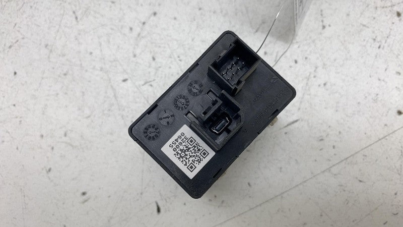 ⭕ 2014-2021 Ram ProMaster 2500 Media Hub USB Port Connector Terminal 6