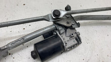 2018 2019 BMW 530e G30 Front Windshield Wiper Transmission Linkage w/ Motor Assy