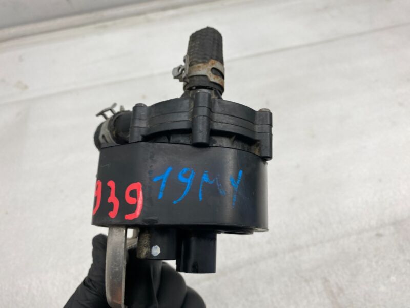 2016-2020 Tesla Model X MX Cooling System Auxiliary Coolant Water Pump Assembly