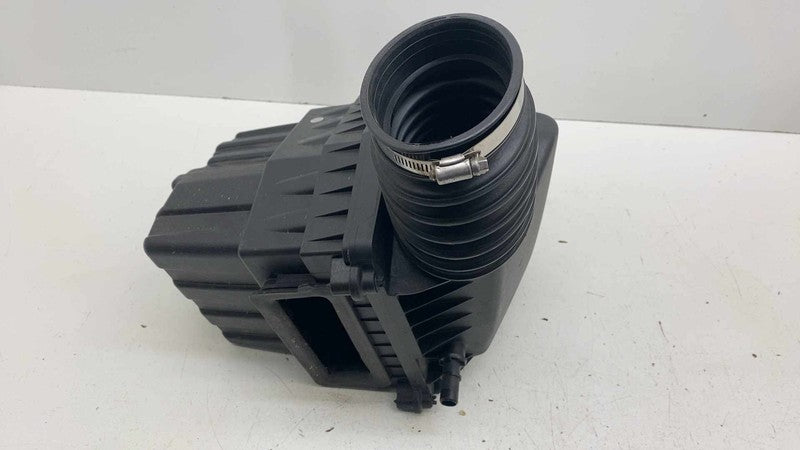 ⭕17-25 Chrysler Pacifica Engine Air Cleaner Intake Filter Housing Box 