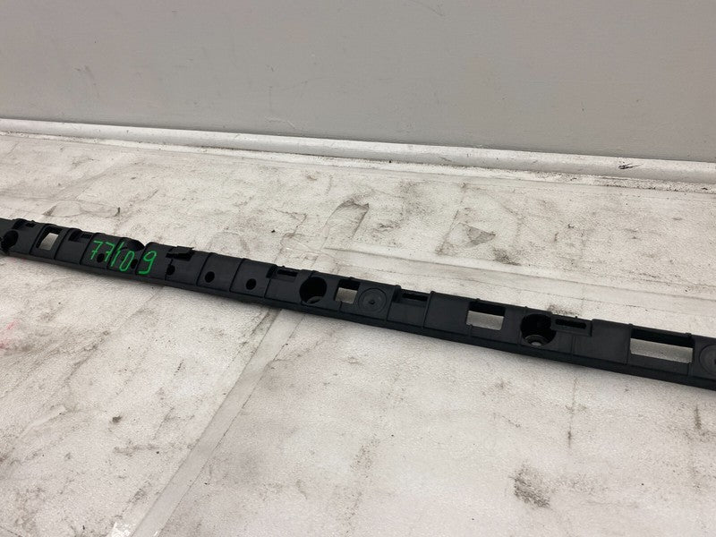 104669100B ⭕ 2016-2023 Tesla Model X Right Rocker Carrier Panel Trim Bracket 1046691-00-B