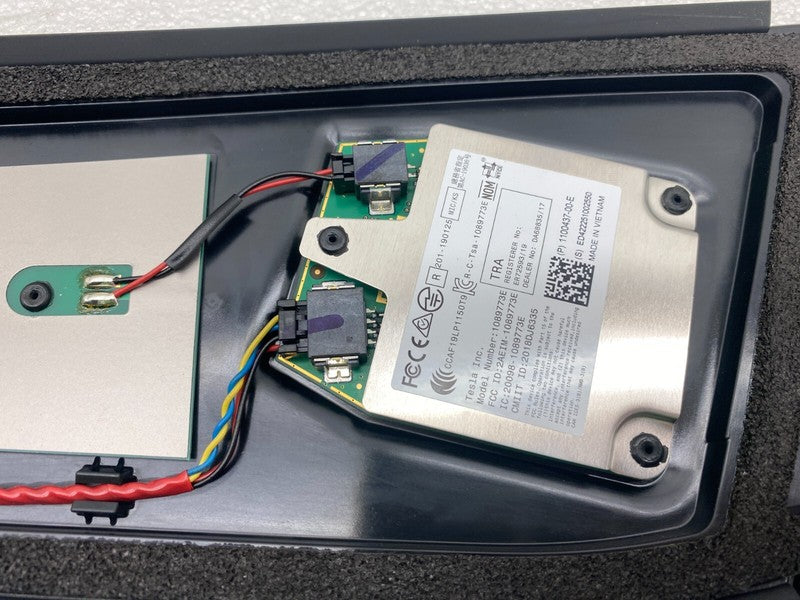 110043700E 2017-2023 Tesla Model 3 M3 Driver Side B-Pillar Applique Glass w/ Camera Left LH