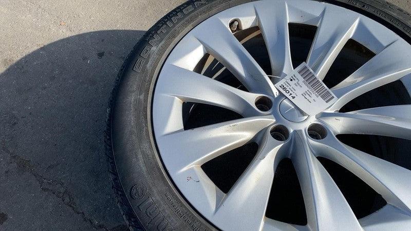 ⭕ 16-20 Model X Rear Wheel Rim 20 x 9.5J + 40MM w/ Continental Tire 10