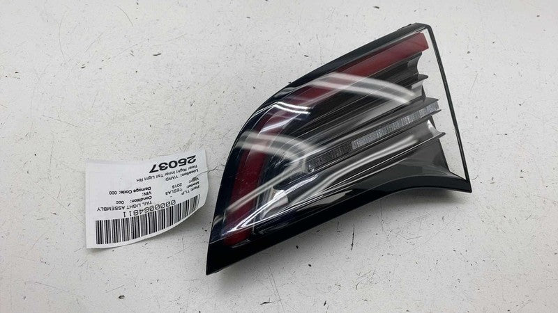 1077402-00-E ⭕ 2017-2023 Model 3 Rear Right Inner Taillight LED Tail Lamp 3-Pin 1077402-00-E