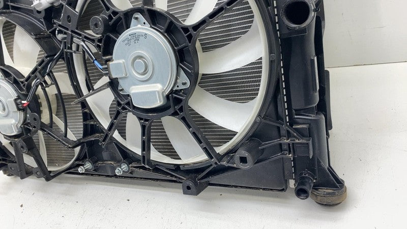 ⭕2023 2024 Toyota Prius Front Main Radiator Condenser Cooling Fan Moto