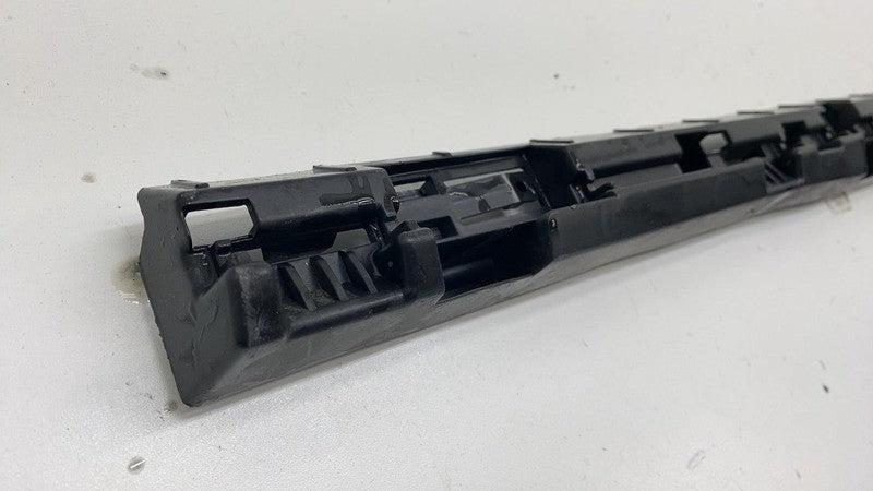 32216386 ⭕ 2021-2023 Polestar 2 Front Left Skirt Rocker Molding Panel Bracket LH 32216386