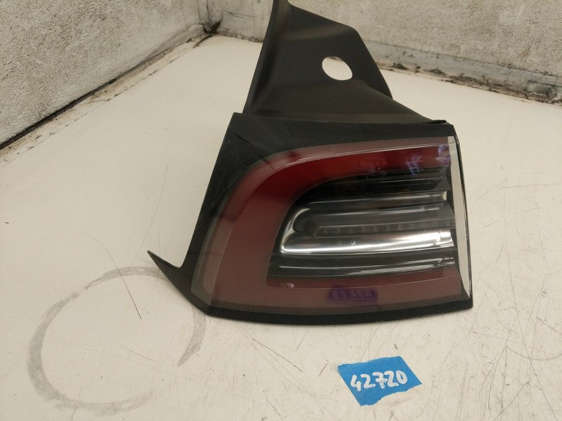 ⭕ 2017-2022 Tesla Model 3 Rear Driver Exterior Taillight Outer Tail Lamp Left LH