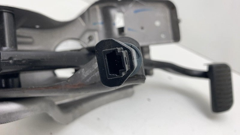 32264200 ⭕ 2021 2022 2023 Polestar 2 Front Brake Stop Pedal w/ Bracket & Sensor 32264200