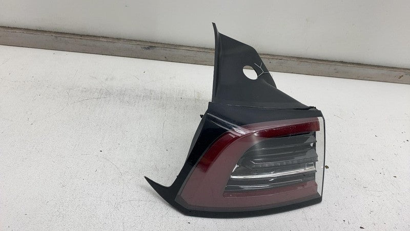 ⭕ 2017-2022 Tesla Model 3 Rear Driver Exterior Taillight Outer Tail Lamp Left LH